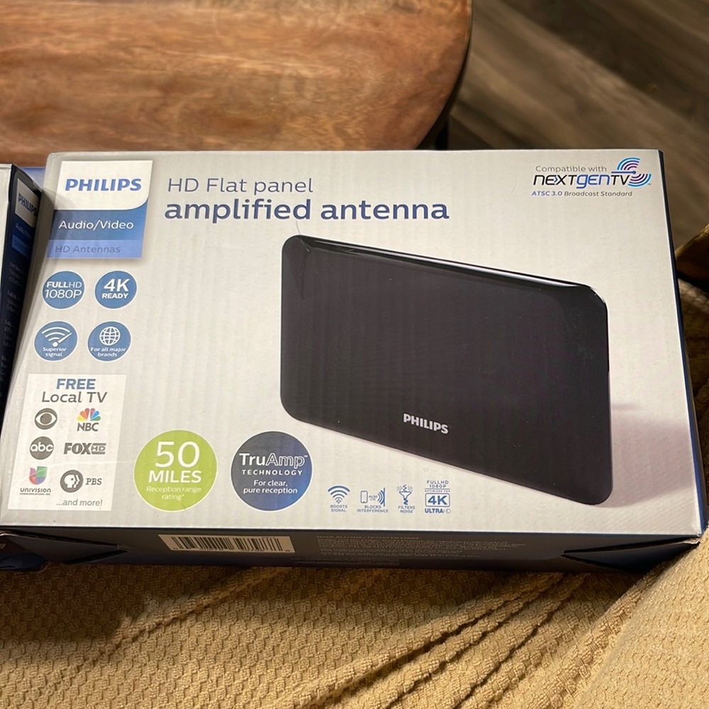 HD flat panel amplified antenna